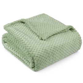 PAVILIA Sage Green Throw Blanket for Couch Bed, Soft Fleece Throws for Sofa Chair, Fuzzy Waffle Textured Blanket, Cozy Warm Lightweight All Season Blanket Throw, 50x60