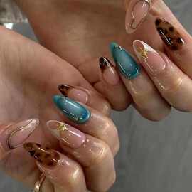 MISUD Press on Nails Short Almond Fake Nails Glossy Glue on Nails Vintage Leopard Acrylic Nails Stiletto Artificial Nails 3D Gold Chrome Stick on False Nails with Design 24pcs