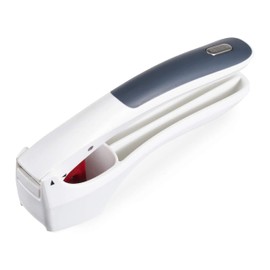 Zyliss Easy Clean Garlic Press - Lightweight, Easy-to-Use Garlic Mincer & Crusher for Food Prep & Kitchen Accessories