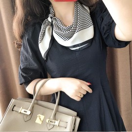 HQYOULE Women's Scarf, 27.6 x 27.6 inches (70 x 70 cm), Square, Neckerchief, Bandana, Shawl, Hair Ornament, Headband, Ribbon Scarf, Silk-like, Bag Decoration, Wrap, Multifunctional, Stylish, Mini