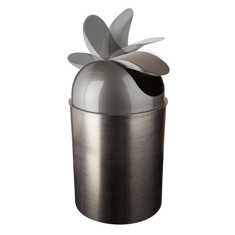 Umbra Mezzo Swing-Top Waste Can, 2.5-Gallon (9 L), Brushed Nickel/Silver