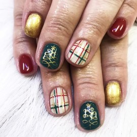 Christmas Tree Press on Nails Curve Line Design 24Pcs Gold Glitter False Nails Glossy Lattice Acrylic Fake Nails Sparkly Stars Gel Glue on Nails Xmas Tree Stick on Short Square Nail for New Years Gift