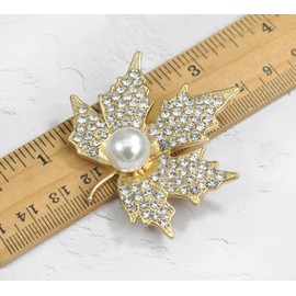 Gyn&Joy Golden Tone Clear Crystal Rhinestones Faux Pearl Maple Leaf Fashion Pin Brooch