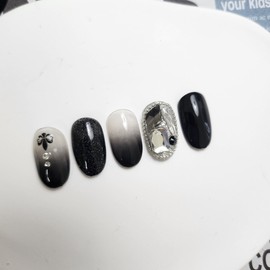 Vintage Black Nails - Glue / 빈티지블랙 네일 - 글루