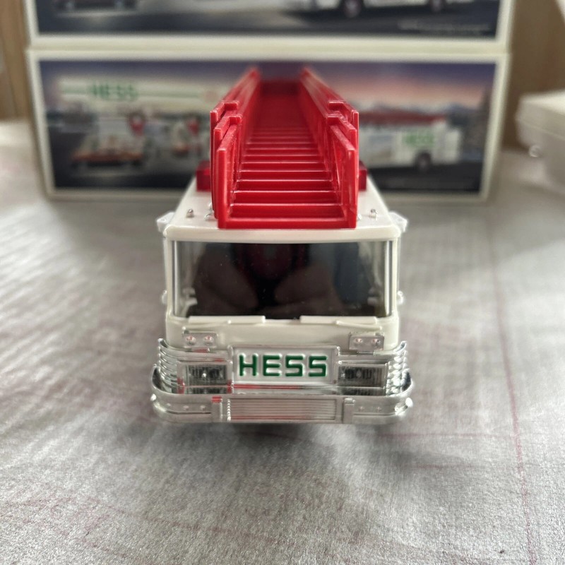 Hess Vintage 1989 Fire Truck Bank w/Lights, Flashers & Dual