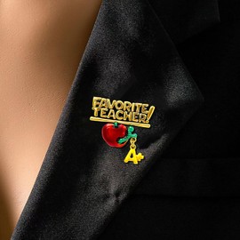 Christmas Pins Christmas Brooches for Women Christmas Pins Bulk Christmas Tree Pin for Christmas Stocking Stuffers Rhinestone Wreath Jingle Bell Reindeer Candy Cane Brooch Pin Christmas Jewelry Gifts