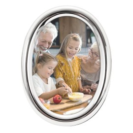 Happy Homewares Contemporary Oval Silver Plated Metal 5" x 7" Picture Frame with Rounded Border | Black Velvet Backing | Free Standing Only