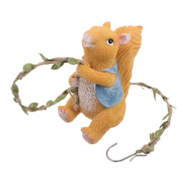 FUNOMOCYA Creative Climbing Squirrel Wall Decor Charming Resin Garden Ornaments for Outdoor Decoration for Patio Tree Hanging Cute Animal Theme for Lively Spaces