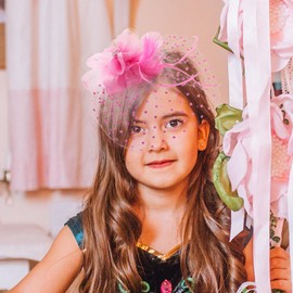 Zinniday Girls Tea Party Hat - Mini Pink Derby 2025 Feather Mesh Fascinators with Hair Clip, Kentucky 1920s 50s Victoria Headwear for Lady Women Girl Cocktail Costume Church Holiday Party Dress Up