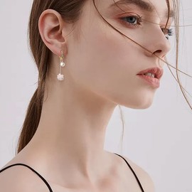 JeanBeau CZ Snowflake Dangle Drop Small Gold Hoop Earrings for Women Teen Girls – Cute Sparkly White Snow Crystal Cubic Zirconia Rhinestone Dangling Winter Christmas Holiday Accessories Jewelry Gift