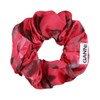 See me (W) Ganni Printed Satin Scrunchie Raspberry Wine ONE