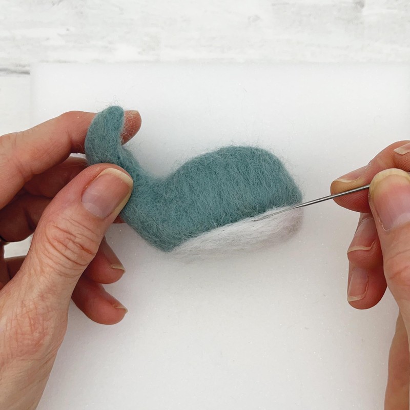 Bergin & Bath Needle Felting Kit, Whales. Make a Pair