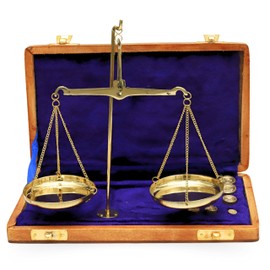 Vintage Justice Law Scale Old Traditional Goldsmith Weight (Tarazu) showpiece Antique Brass Weighing Scale Balance Decoration Collectibles Marine Instrument Home/Office Table Decor