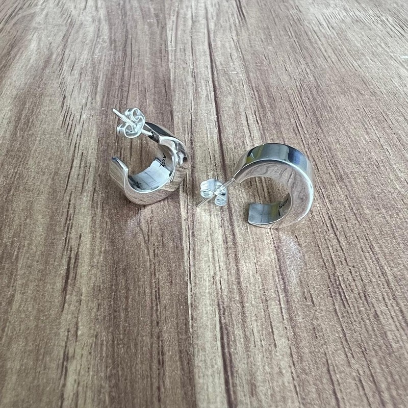 Agálea | Aretes tipo arracadas Media Luna Cartoneada lisa de