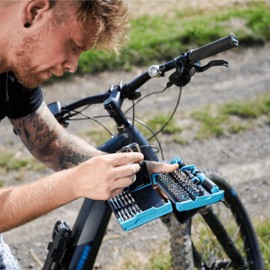 HAZET 2200SC-1 Screwdriver Bit Set, Smart Case, Hazette Blue, 69 Pieces, Tool Bit Drive: Hexagonal 0.2 inches (6.3 mm) (1/4 mm), 5.1 x 4.6 x 2.0 inches (130 x 118 x 50 mm)