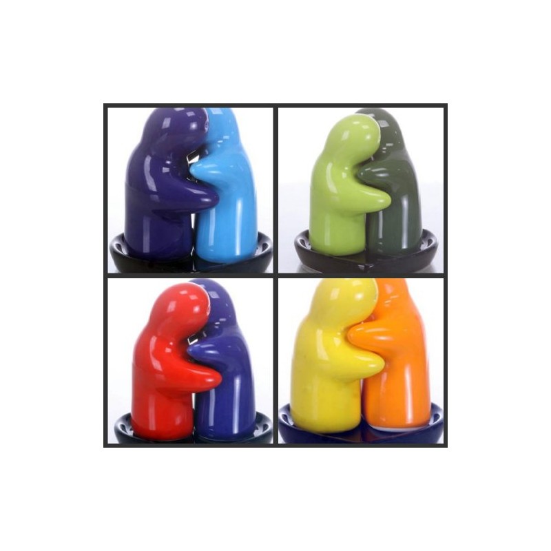 Salt and Pepper Shaker Set Friends (Blue/Red) with Black Heart