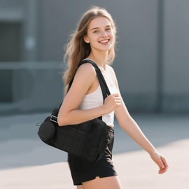 Mini Sports Bag for Women - Small Padded Gym Bag with Wet Compartment & Coin Pocket, Quilted Gym Bag as Yoga Bag, Workout Bag or Dance Bag, black, Bag