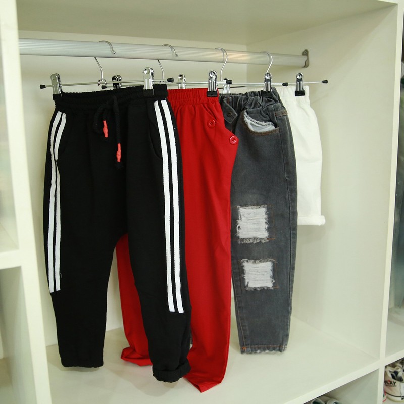 YOGeski Pants/Skirt Clip Hangers, Slip - resistant, Sturdy, Convenient, Black