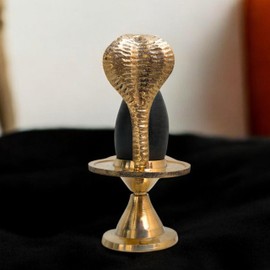 Shiva Lingam with Brass Sheshnag Jalhari – 2.25" inch Narmadeshwar Shivling on 3.5" inch Yoni Base – Hindu Puja Idol for Mandir – Shiva Lingam Statue with Snake Stand for Spiritual Worship & Decor