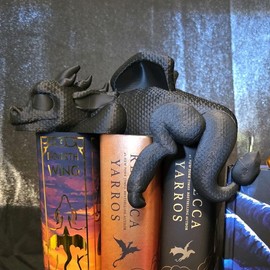 Sleeping Bookshelf Dragon - Adorable Shelf Decoration - 3D Printed Design for Books and More animal figurine Lightweight - home decor - gift - Color: Black, Size: Medium