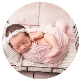 Zeroest - Envoltura de fotos para recién nacidos, capa con bordes de perlas con flecos, accesorio para fotografía, envoltura para bebé, sesión de fotos, diadema con perlas (rosa)