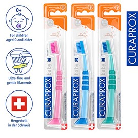 Curaprox Cepillo de dientes para bebé (paquete de 3); cerdas extra suaves para niños
