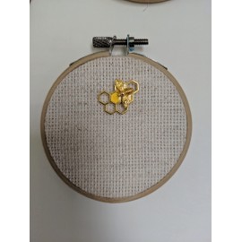 Golden Honeybee Magnetic Needle Minder