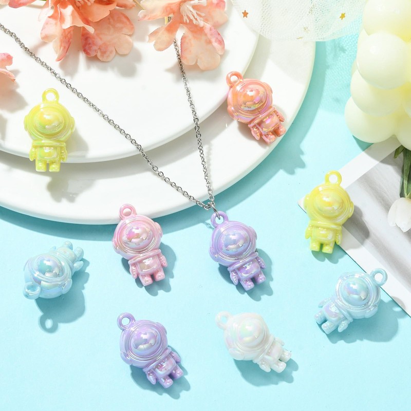 UR URLIFEHALL 30 Pcs Acrylic Astronaut Charm Rainbow Iridescent Spaceman