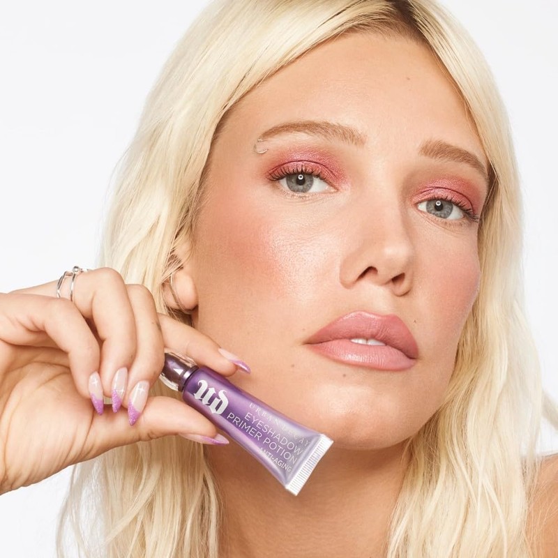 Urban Decay Eyeshadow Primer Potion, Smooths Out Imperfections and Prepares