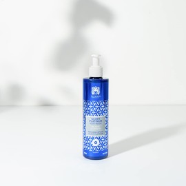 Valquer Silver Platinum Mask that perfects the color for bleached, white, gray and silver hair. To conditioning, nourishing and repairing the hair, it neutralize the yellowish/orange colors. 300 ml
