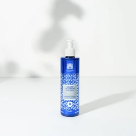 Valquer Silver Platinum Mask that perfects the color for bleached, white, gray and silver hair. To conditioning, nourishing and repairing the hair, it neutralize the yellowish/orange colors. 300 ml