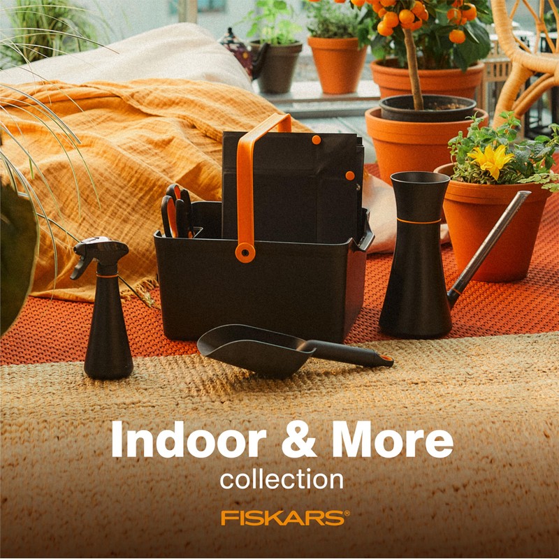 Fiskars Planting Soil Scoop & Brush Set, Dual-Sided Tool for