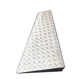Sloping Door Ramp (right side 3", left side 1")