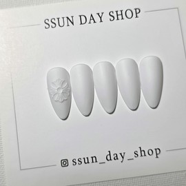 White Chrome Nails - Please inquire for short & long types / 화이트크롬네일 - 숏&롱 타입은 문의주세요