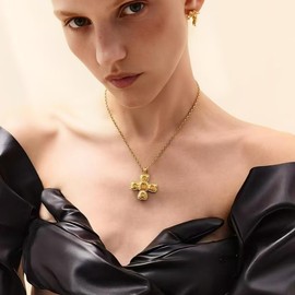 HUARJO Vintage Cross Necklace Chunky Thick Chain Chunky Gold/Silver Hammered Bold Cross Pendant Necklace for Women Men Jewelry Gift. (Gold-Amber stone)