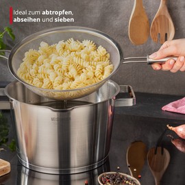 MEISTERKOCH Kitchen Strainer 25 cm Stainless Steel in Silver Fine Mesh Dishwasher Safe Practical Hanging Eyelet with Handle for Hanging Colander / Colander