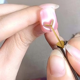 DANNEASY 8pcs Heart Magnet for Cat Eye Gel Polish, Y-Shaped Guide Heart Cat Eye Magnet for Nails, DIY Heart Manicure Design Kit for Home DIY, Nail Art Salon, Nails Supplies - Gold