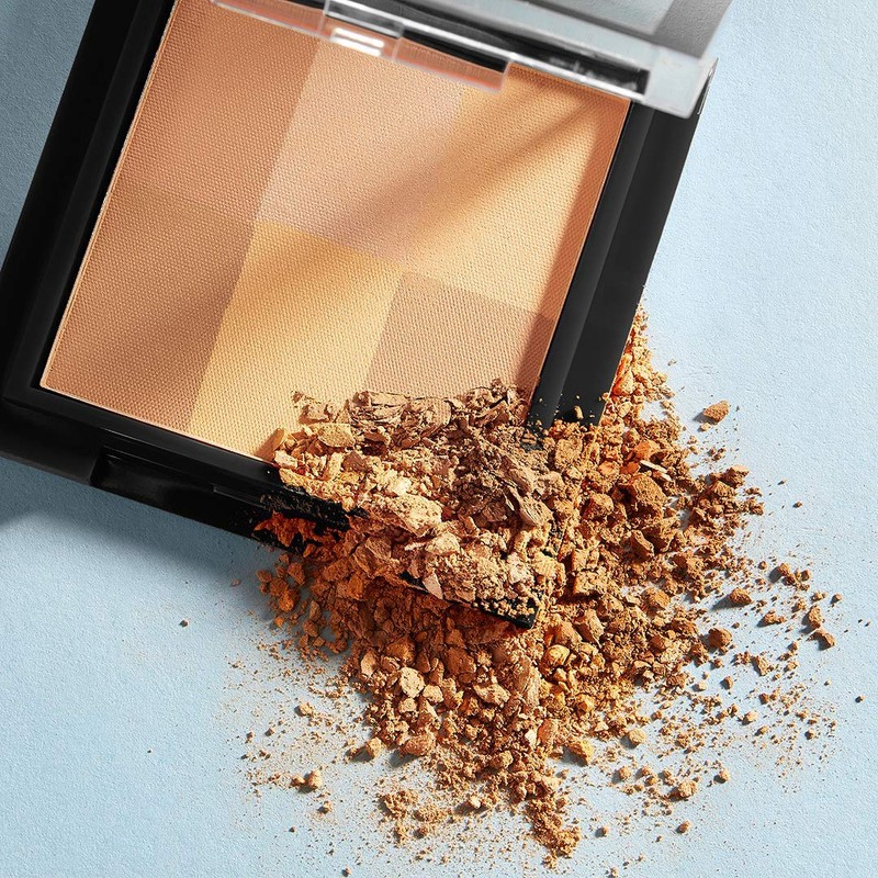 Manhattan Wake Up Radiance Finishing Powder - Colour 002 Honey