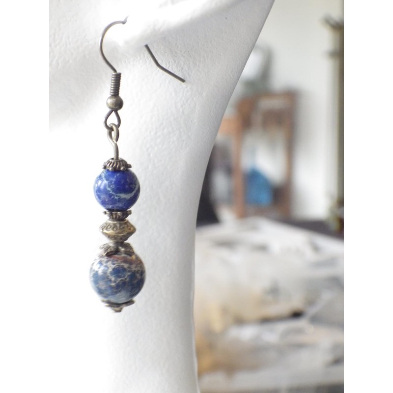 Ohrringe aus blauen kaiserlichen Jaspisperlen und antiken Bronzeperlen