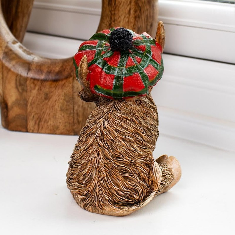 Darthome Tartan Highland Cow Boy Figurine Red Sitting Scottish Animal