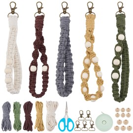INFUNLY 5 IN 1 DIY Makramee Schlüsselanhänger Set Für Anfänger Boho Armband Schlüsselband Set Mit Holzperlen Armband Schlüsselbund Sets Mit Anleitung Makramee Baumwollkordel Knotenset Für Geldbörse