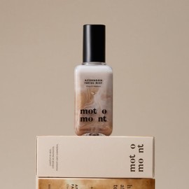 Motomont 모토몬트 밀크티 미스트 100ml - 오후내 화장 무너질 일 없는 미스트 Motomont Milk Tea Mist 100ml - A Mist That Keeps Your Makeup Intact All Afternoon