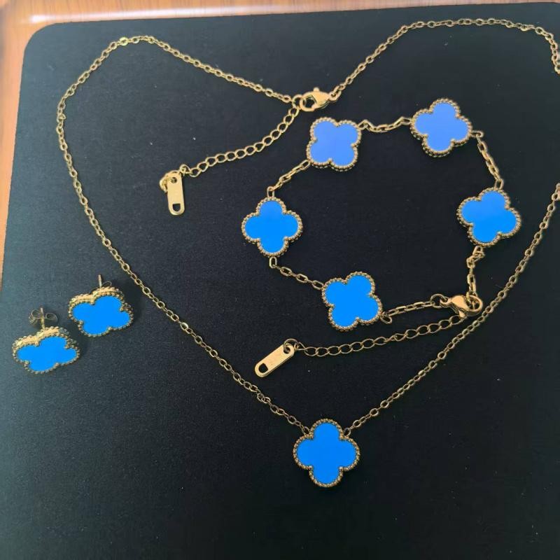Classic Lucky Jewelry Set, Bracelet, Earrings, Necklace Three-Piece Set 18K