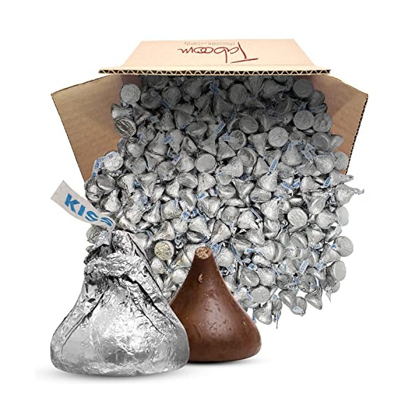 HERSHEY'S KISSES Silver Foils Milk Chocolate Candy, Kisses Chocolate Bulk - 2 Pound bag, Ideal For Christmas, Valentines Day, And Every Day.