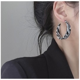 Inateannal Vintage Zebra Print Hoop Earrings Acrylic C Shaped Hoop Drop Earrings Acrylic Black White Hoop Earrings Mottled Open Hoop Studs Earrings Jewelry for Women and Girls