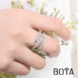 boya Moissanite Engagement Rings for Women Solid Sterling Silver Plated White Gold Round Cut 3 Stone Ring 1.6 Carats D Color VVS1 Moissanite Rings Anniversary Wedding Ring 18K White Gold Plated Promise Ring for Her