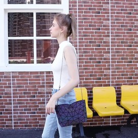 DIOMO Geometric Luminous Clutch Handbags for Women Holographic Reflective Crossbody Bag Shard Lattice Purse Green Size: Medium