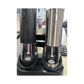 Electric Salt and Pepper Grinder Set with USB Charging Base, Adjustable Coarseness,Adjustable Coarseness, Washable Container, One-handed Operation, 2 pack，95ml Large Capacity,Black+White