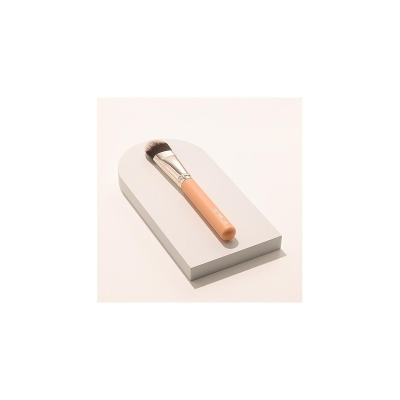 105 Light Touch Foundation Brush / 105 라이트터치 파운데이션 브러쉬