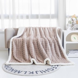 UKELER Sherpa Throw Blanket 50 × 60 inch, 540 GSM Ultra Soft Thick Fuzzy Sherpa Fleece Blankets for All Season, 3D Bubble Warm and Cozy Blanket for Couch Bed Sofa Office Camping Travel, Khaki